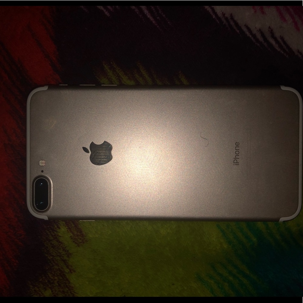 iPhone 7Plus - Picture 2 of 3